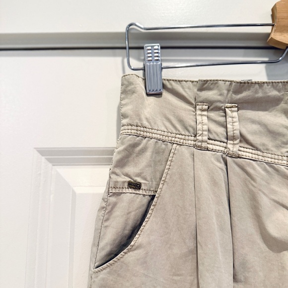 ONLY High Waist Pale Khaki Darted Shorts with Colorful Pattern Lining, Size 28 - Picture 3 of 11